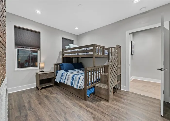 Steel Getaway W/city View Holiday home