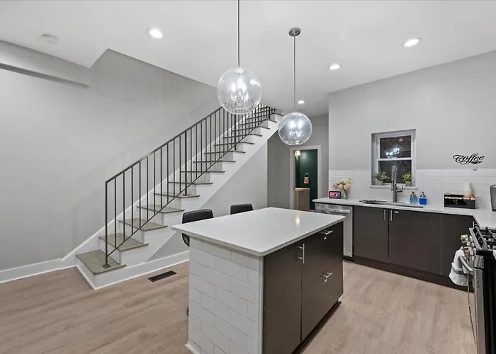 Steel Getaway W/city View Holiday home *