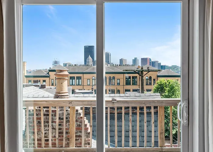 Steel Getaway W/city View Holiday home *