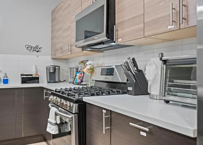 Steel Getaway W/city View Holiday home