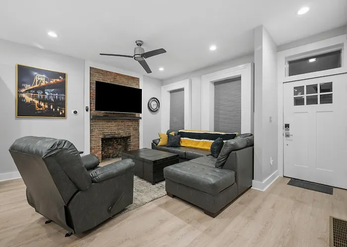 Holiday home Steel Getaway W/city View